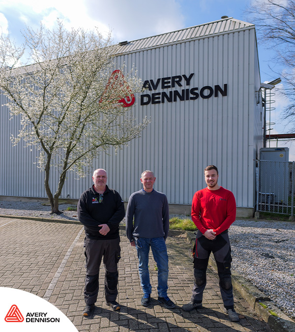 solar-avery-dennison-case-team-600x675.jpg